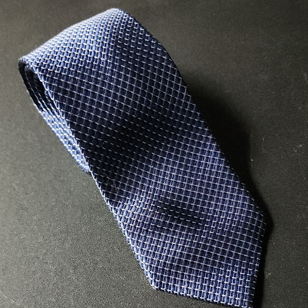 Michael Kors NWOT Elegant Navy Blue Men's Tie